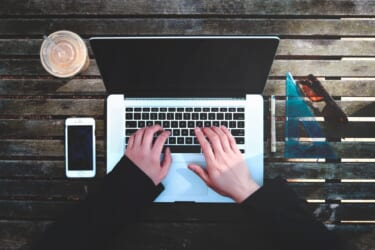 【初心者向け】プログラミングが難しいと感じる理由と挫折しない方法